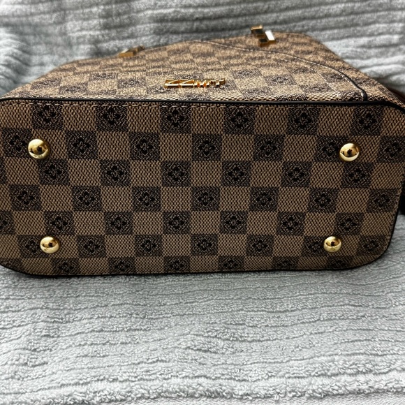 Checkered Tote Crossbody Bag w/ Gold Heart Tassel Charm Purse, New - Picture 13 of 16